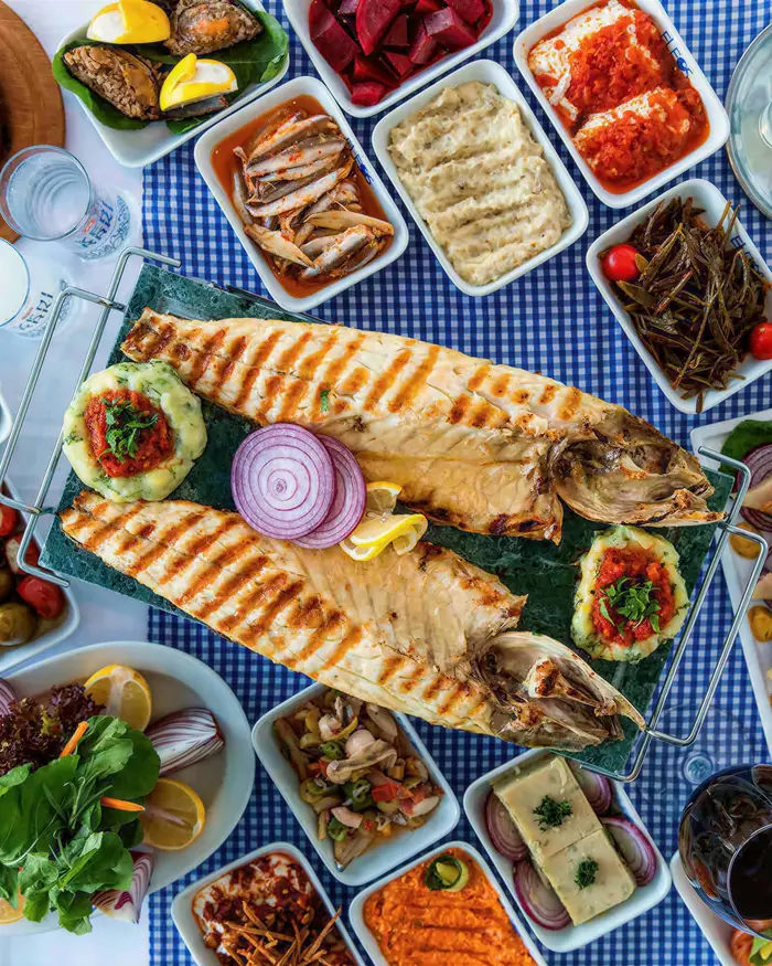 Стол с кипрскими мезе